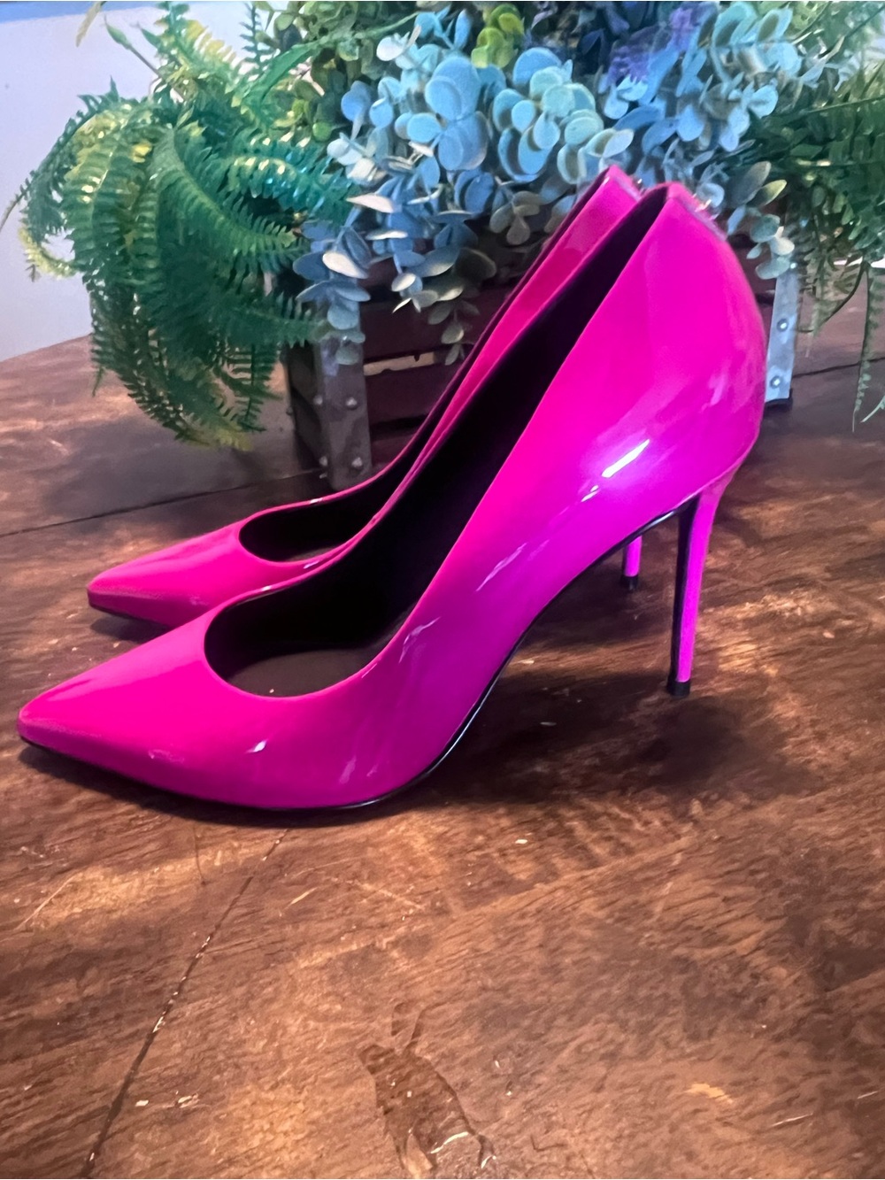 GUESS Women's Hot Pink Patent Pointed-Toe Heels - Picture 3 of 9
